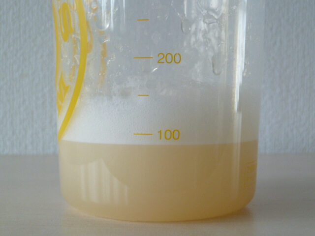 ゴールドスタンダードアイソレートのリッチバニラ味を水で溶かす